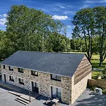 - La Clairiere Aux Chenes Bed & Breakfast Treillières