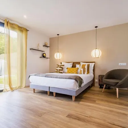 Couette-café - La Clairière Aux Chênes 3*