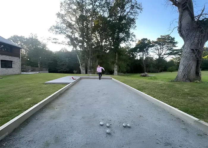 - La Clairiere Aux Chenes Bed & Breakfast Treillieres