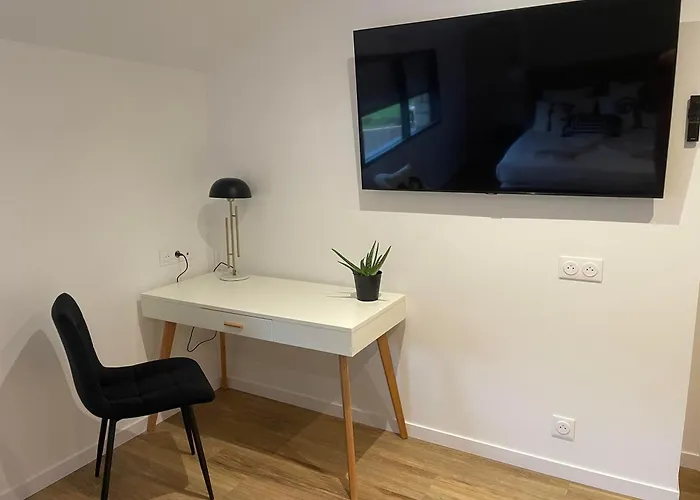 - La Clairiere Aux Chenes