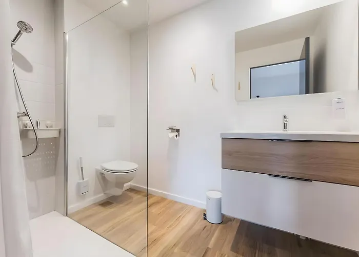 - La Clairiere Aux Chenes