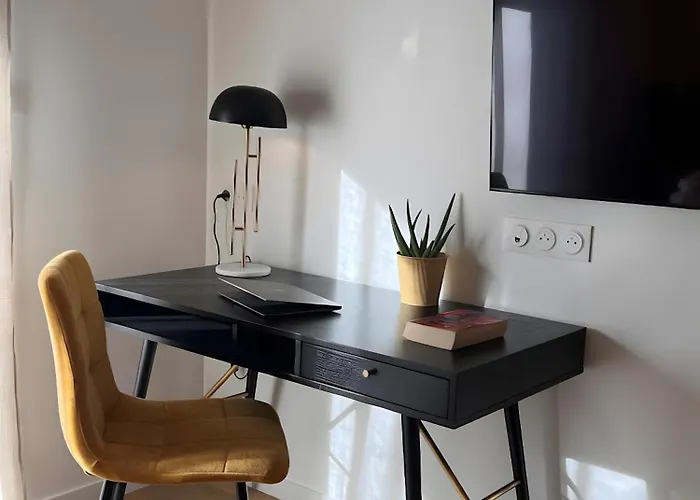 - La Clairière Aux Chênes