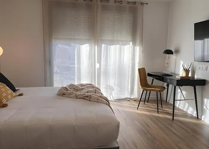 - La Clairière Aux Chênes Couette-café 3*